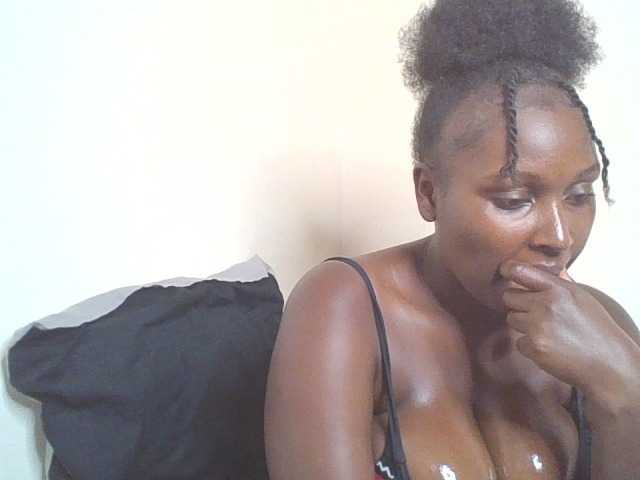 SexyBanni live cam on BongaCams
