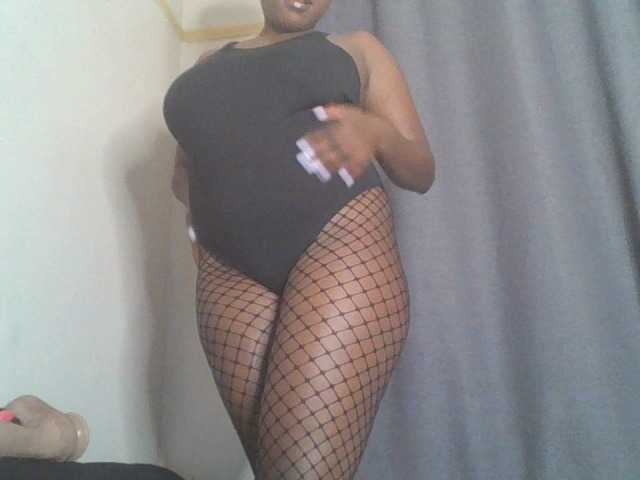 SexyBanni live cam on BongaCams