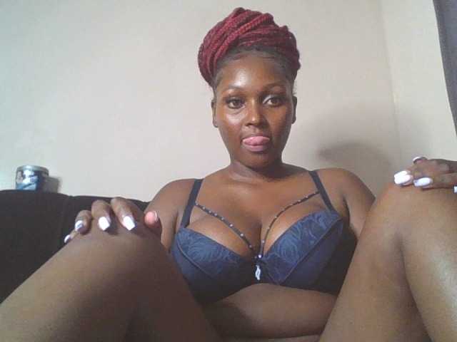 SexyBanni live cam on BongaCams