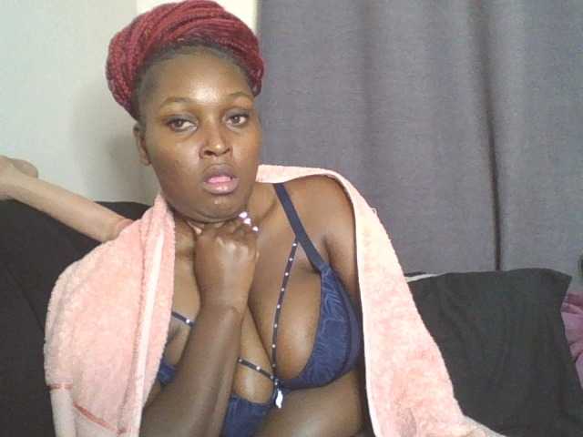 SexyBanni live cam on BongaCams