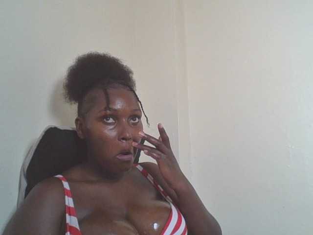 SexyBanni live cam on BongaCams