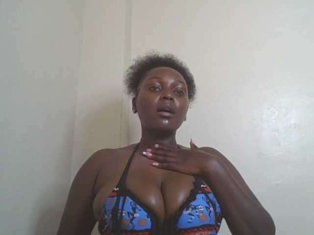 SexyBanni live cam on BongaCams