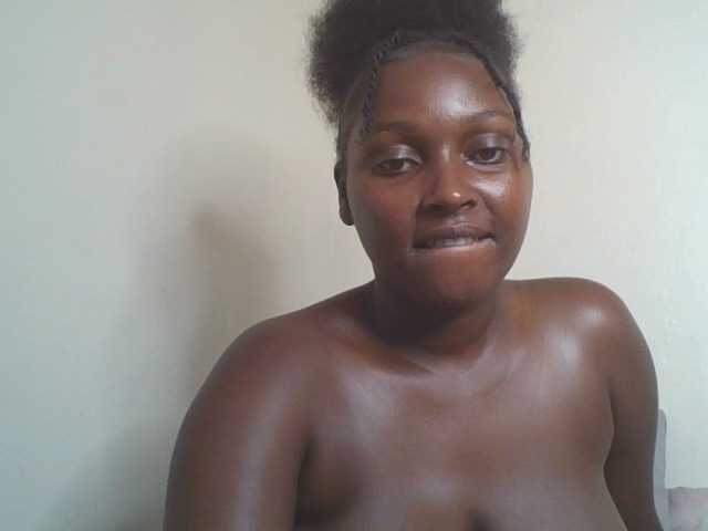 SexyBanni live cam on BongaCams