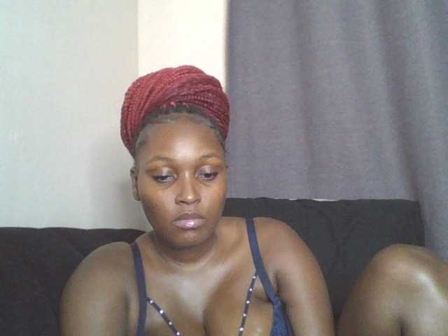 SexyBanni live cam on BongaCams