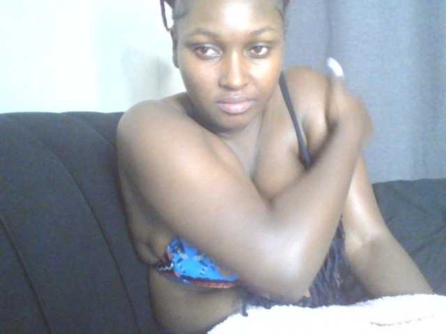SexyBanni live cam on BongaCams