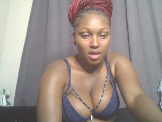 SexyBanni live cam on BongaCams