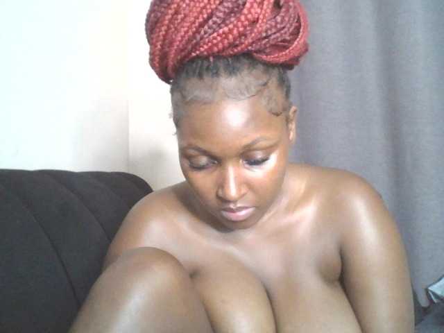 SexyBanni live cam on BongaCams
