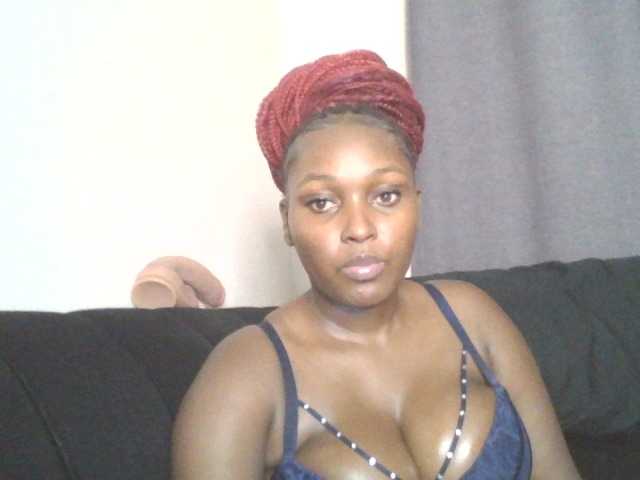 SexyBanni live cam on BongaCams