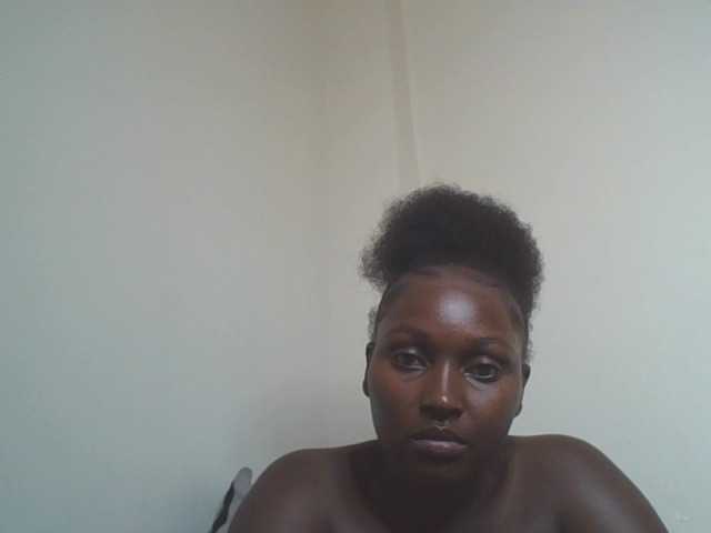 SexyBanni live cam on BongaCams