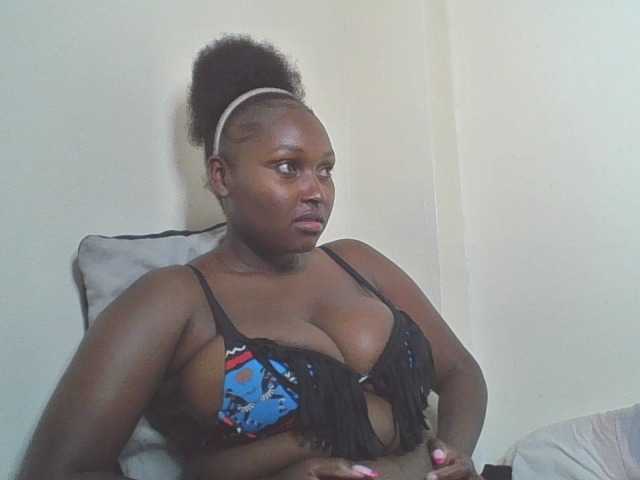 SexyBanni live cam on BongaCams