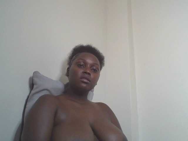 SexyBanni live cam on BongaCams