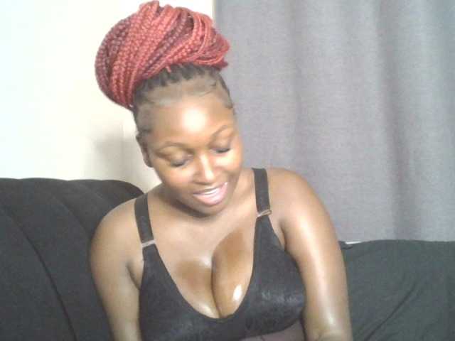 SexyBanni live cam on BongaCams