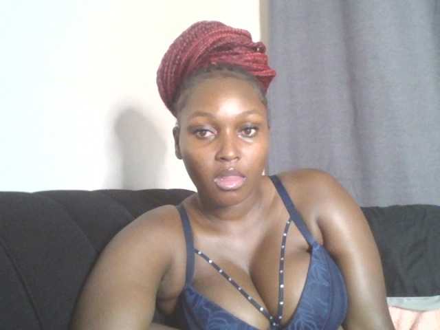 SexyBanni live cam on BongaCams