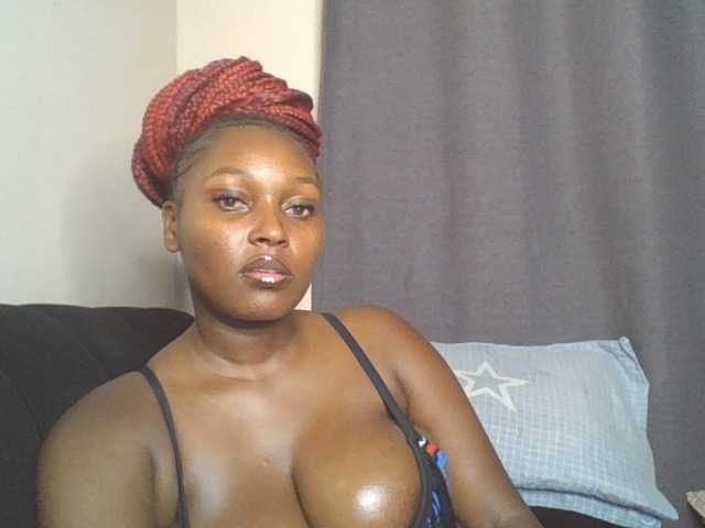 SexyBanni live cam on BongaCams