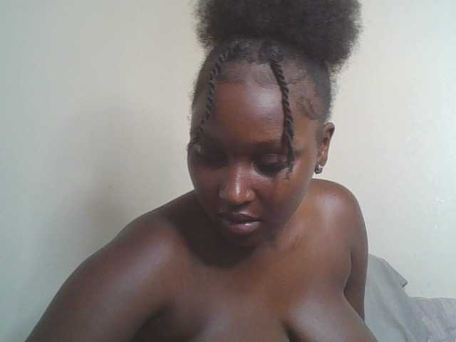 SexyBanni live cam on BongaCams