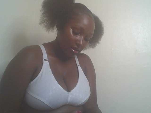 SexyBanni live cam on BongaCams