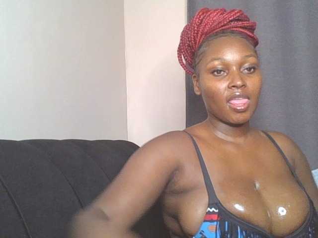 SexyBanni live cam on BongaCams