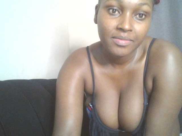 SexyBanni live cam on BongaCams