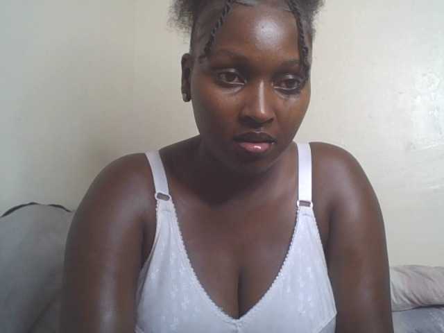 SexyBanni live cam on BongaCams