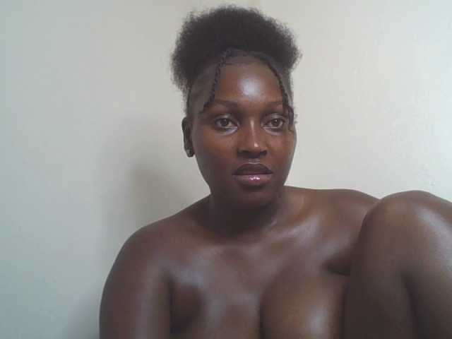 SexyBanni live cam on BongaCams