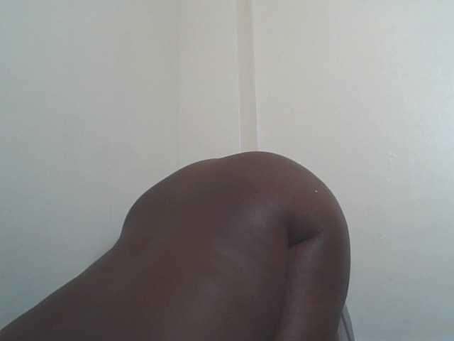 SexyBanni live cam on BongaCams