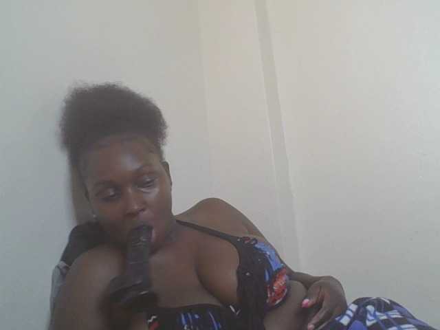 SexyBanni live cam on BongaCams