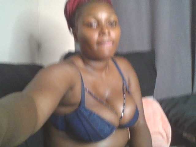 SexyBanni live cam on BongaCams