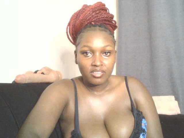 SexyBanni live cam on BongaCams