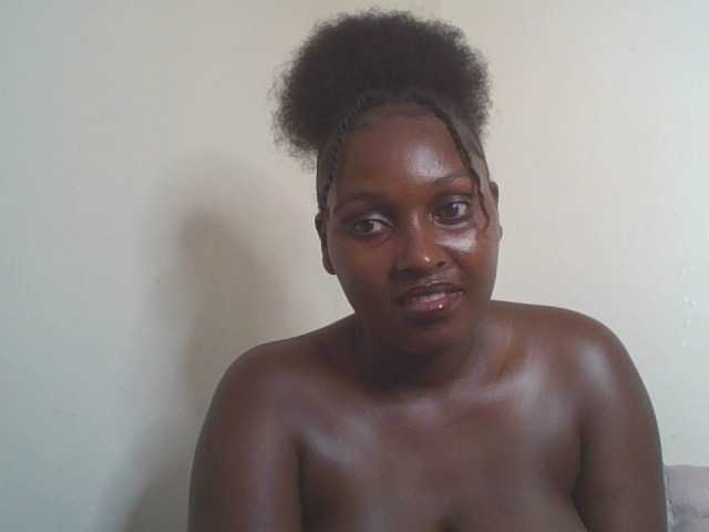 SexyBanni live cam on BongaCams