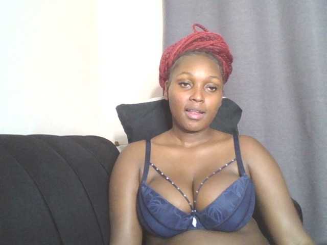 SexyBanni live cam on BongaCams