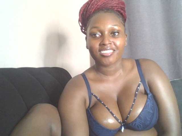 SexyBanni live cam on BongaCams