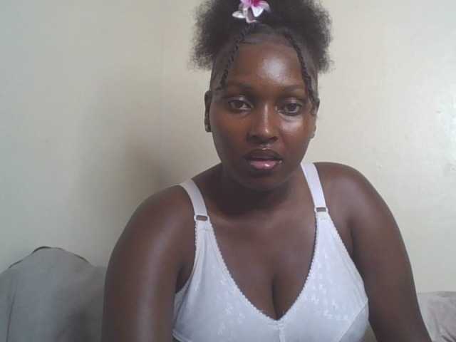 SexyBanni live cam on BongaCams
