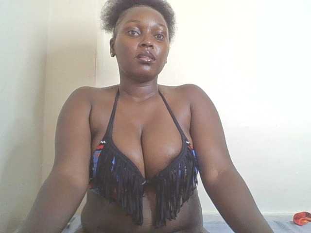 SexyBanni live cam on BongaCams