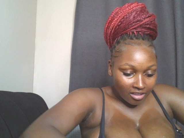 SexyBanni live cam on BongaCams
