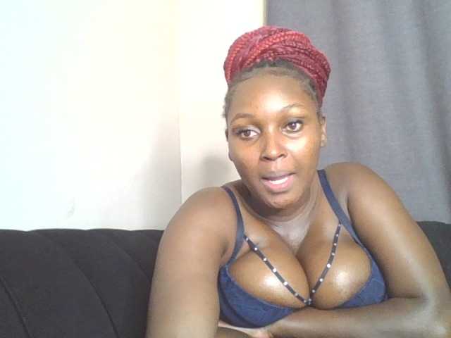 SexyBanni live cam on BongaCams