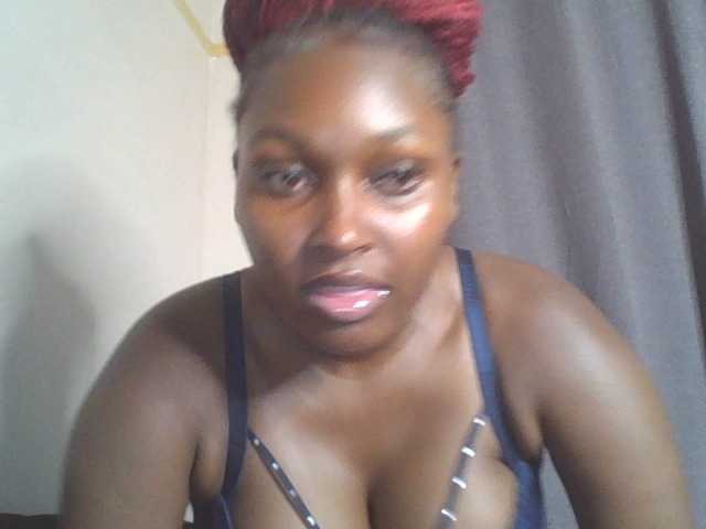 SexyBanni live cam on BongaCams