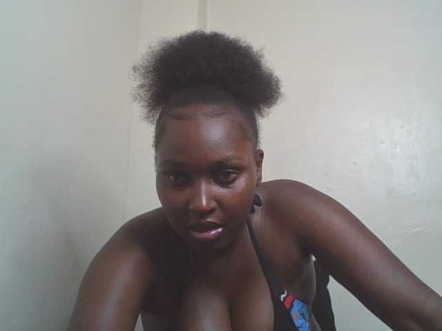 SexyBanni live cam on BongaCams