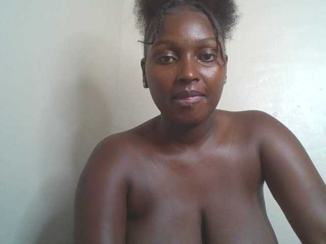 SexyBanni live cam on BongaCams