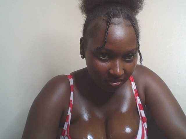 SexyBanni live cam on BongaCams