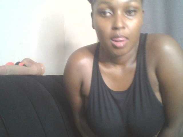 SexyBanni live cam on BongaCams