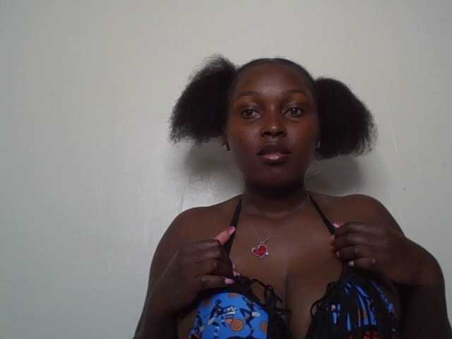 SexyBanni live cam on BongaCams