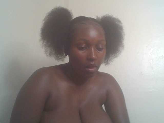 SexyBanni live cam on BongaCams