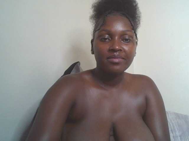 SexyBanni live cam on BongaCams
