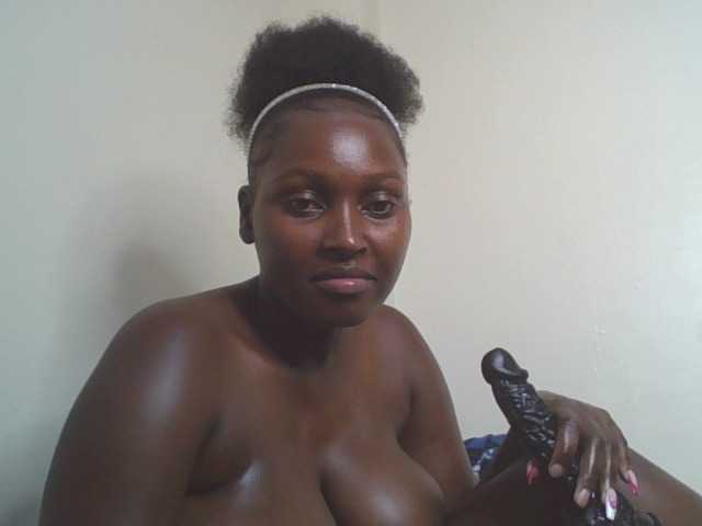 SexyBanni live cam on BongaCams