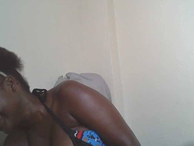 SexyBanni live cam on BongaCams
