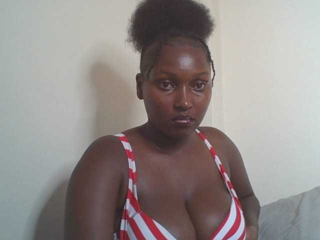 SexyBanni live cam on BongaCams