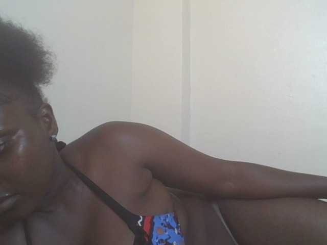 SexyBanni live cam on BongaCams