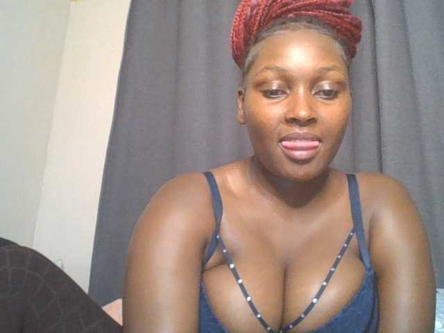 SexyBanni live cam on BongaCams