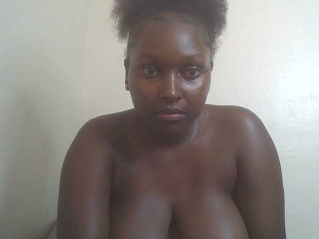 SexyBanni live cam on BongaCams