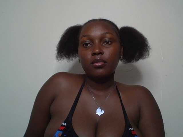 SexyBanni live cam on BongaCams